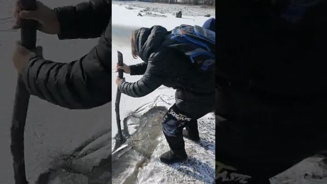 долбим лёд часть 1 смотреть онлайн