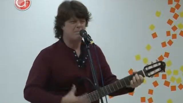 Изгиб гитары жёлтой: в МСЦ выступил бард Анатолий Шемберг смотреть онлайн