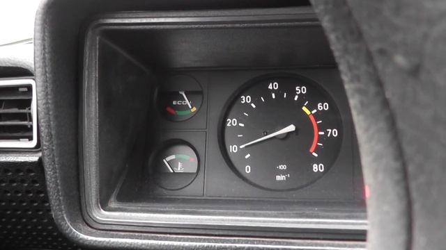 Как прогревать Двигатель по Тахометру на Механике. Топливо в баке автомобиля. смотреть онлайн