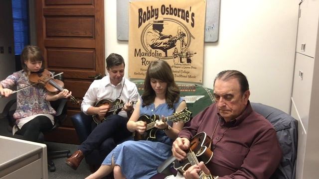Tremolo Tuesday #29 - 4/18/17 "Patty On The Turnpike" смотреть онлайн