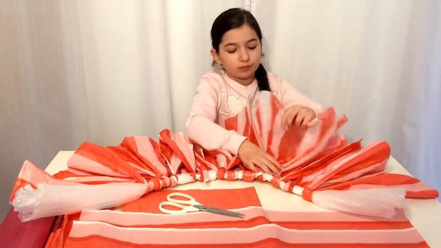 КАК СДЕЛАТЬ ПЛАТЬЕ ИЗ ПАКЕТОВ. ТУТУ Бросовый материал (Эмилия) Платье с воланом. Конкурс. 8 Марта смотреть онлайн