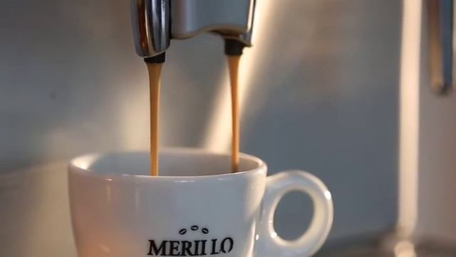 Merillo Kávé bemutatja Philips Saeco Magica-t. смотреть онлайн