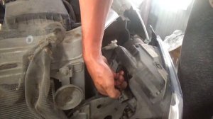 Как заменить все лампы и снять фару Лада гранта.