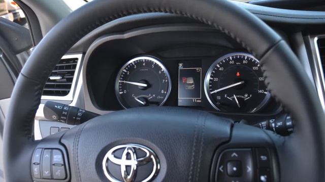 2017 Toyota Highlander Walk Around смотреть онлайн