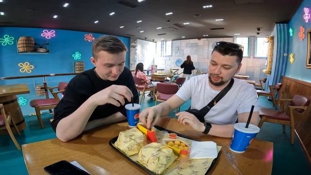 Обзор на Красти Краб из Узбекистана | пробуем крастибургер смотреть онлайн