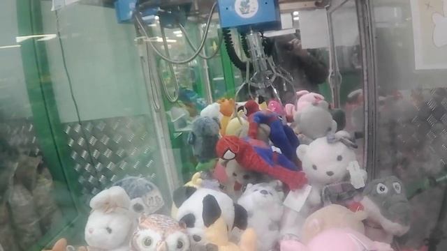 Выиграл в автомате-хватайке с помощью ВОЛШЕБНОГО СЛОВА Человека-Паука!!!!! смотреть онлайн