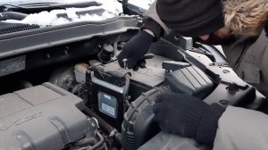 Меняем аккумулятор на SsangYong Actyon