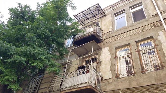 26.07.2022 Tbilisi. улица Орджоникидзе (Чубинашвили). Остатки школы №11. Советская площадь смотреть онлайн