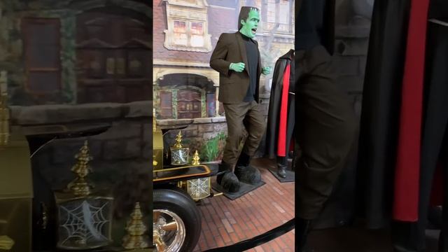Herman Munster's Koach Car and Grampa's Dracula Coffin Dragster смотреть онлайн