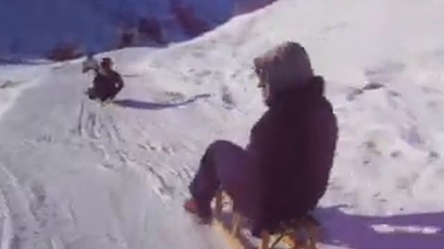 Schlittelplausch an der Wengernalp смотреть онлайн