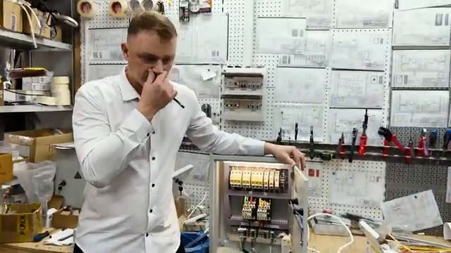 АВР с ГЕНЕРАТОРОМ в ЧАСТНЫЙ ДОМ! | АВР 25 А смотреть онлайн