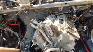 Toyota Rav 4 Не дует горячим воздухом. Ремонт заслонок печки.