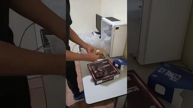 Intel core i3 10100 + EX-B460M-V5 UNBOXING (PT-BR) смотреть онлайн