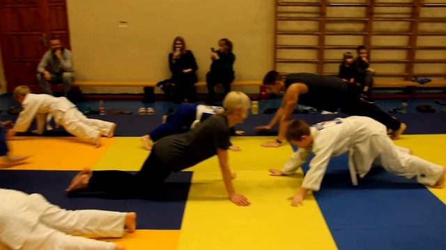 Тренировка с родителями в 44 школе. Группа 19.30. смотреть онлайн