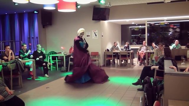 Brooklyn Stone | DragQueen performing "let it go from Frozen" transformation dress смотреть онлайн
