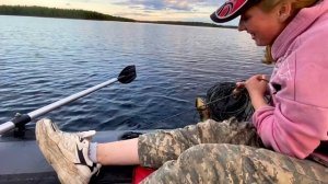 Карелия. Рыбалка на сети (окунь) Ставим сети. Проверяем сети. Трясем сетки. Рыбалка сетями.