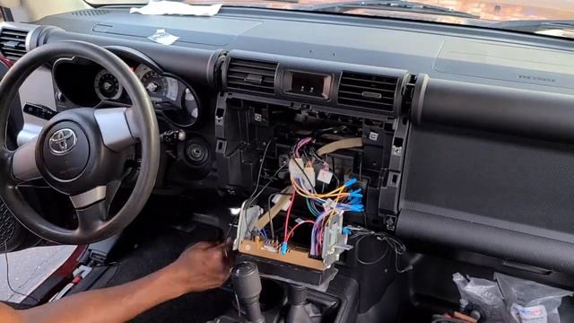 2008 Toyota FJ Cruiser Radio & Backup Cam Install смотреть онлайн