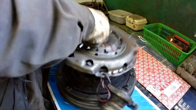 Очень дорогой ремонт.Opel Zafira замена двухмассового сцепления LUK смотреть онлайн