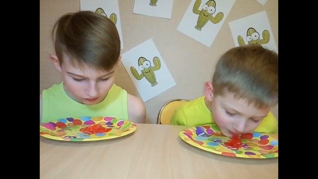 Челлендж Без Рук || Without Hands Challenge || Кушаем без рук || Колька Колючка смотреть онлайн