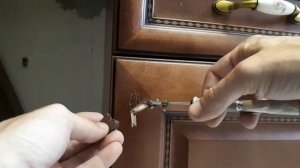 Реставрация кухонного фасада твёрдым воском