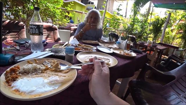 4. ОБЕД С САСКИЕЙ, СОСЕДКОЙ ИЗ ПУТТАПАРТИ В АРАМБОЛЕ: КАКАЯ НЕОЖИДАННОСТЬ!!! МЫ ТО, ЧТО МЫ ЕДИМ. смотреть онлайн