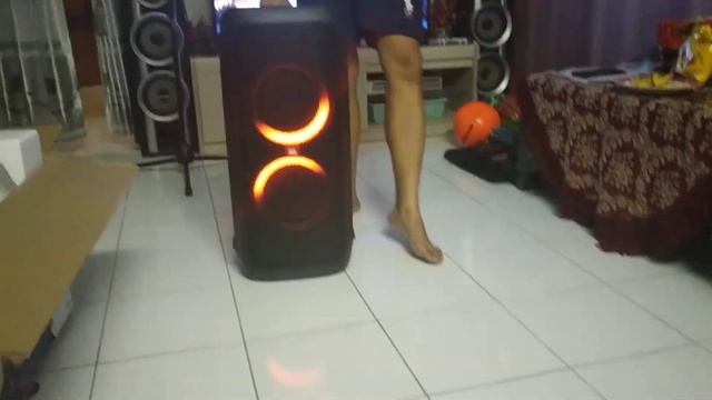 JBL Partybox 300 смотреть онлайн