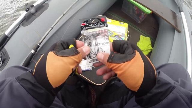 Ловля щуки и окуня осенью. Джиг на озере. Спиннинг с лодки. Видео отчёт от 10 сентября 2017. смотреть онлайн