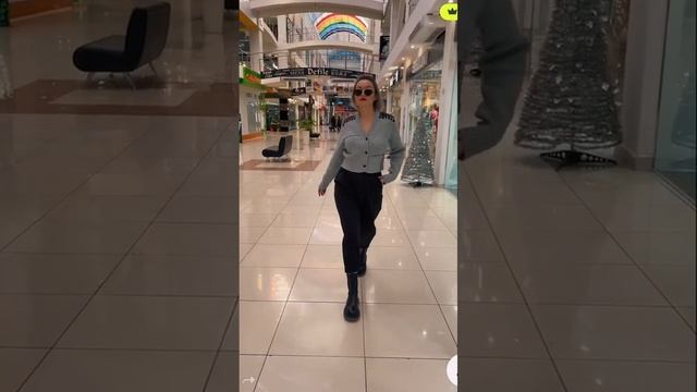 С чем носить короткий джемпер