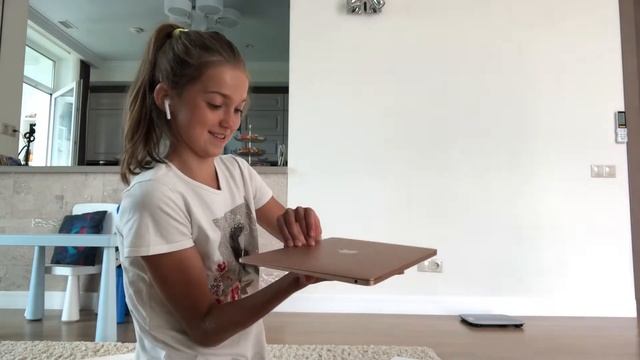 КУПИЛИ MacBook???/ РАСПАКОВКА смотреть онлайн