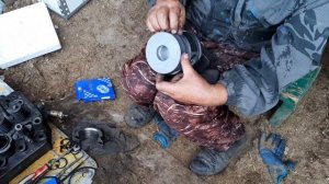 Ремонт двигателя на МТЗ-80. Замена поршневой группы.