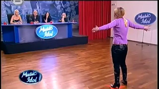 AMAZING Titanic song NEW Valentina Hasan смотреть онлайн