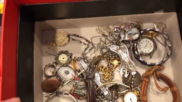 Показываем вещи из контейнера с аукциона, которые мы выбрали . смотреть онлайн