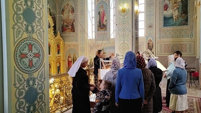 По входе: тропарь и кондак праздника Покрова Пресвятой Богородицы. Регент Таисия Марченко. смотреть онлайн