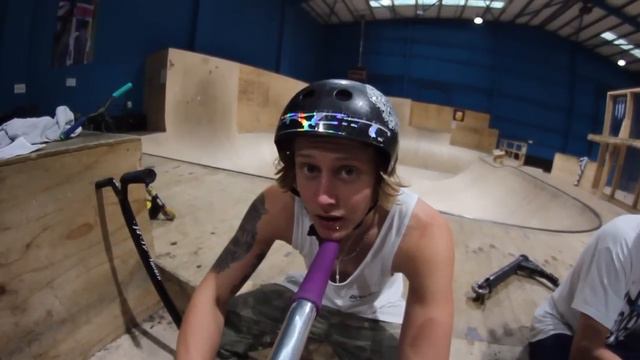 GAME OF SCOOT! смотреть онлайн