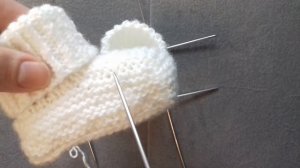 Пинетки спицами простой способ