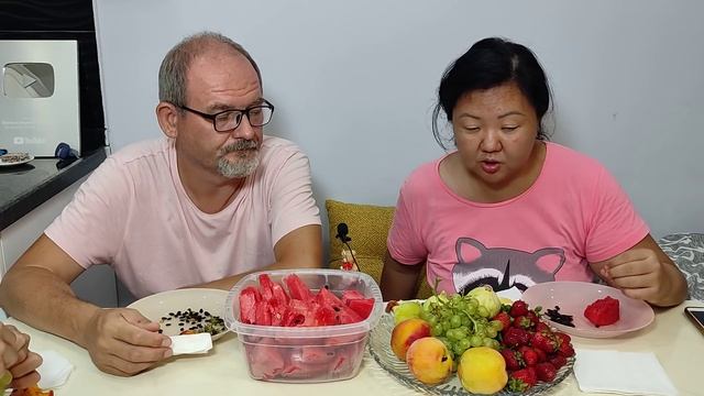 МУКБАНГ ФРУКТОВЫЙ: Арбуз, ПЕРСИКИ, инжир, ВИНОГРАД, клубника! ВКУСНО и ПОЛЕЗНО! ПРИЯТНОГО АППЕТИТА! смотреть онлайн