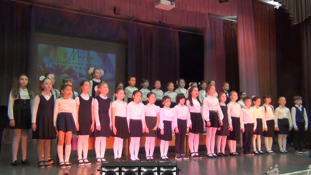 «Мама» (сл. М. Пляцковского, муз. Ю. Чичкова). Хор «Звездные нотки». смотреть онлайн