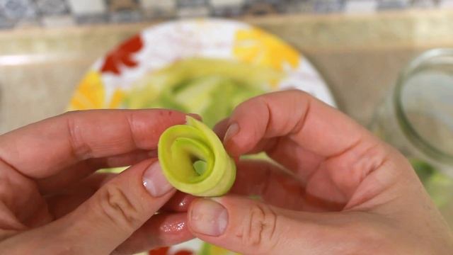 Кабачки маринованные слайсами - ХРУСТЯЩИЕ // Простой и вкусный рецепт / Закуска из кабачков смотреть онлайн