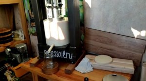 Давим масло виноградной косточки. Думал не получится, ан нет! / Полезное видео для маслоделов!