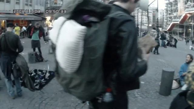 Арт тусовка у Центр Помпиду в Париже смотреть онлайн