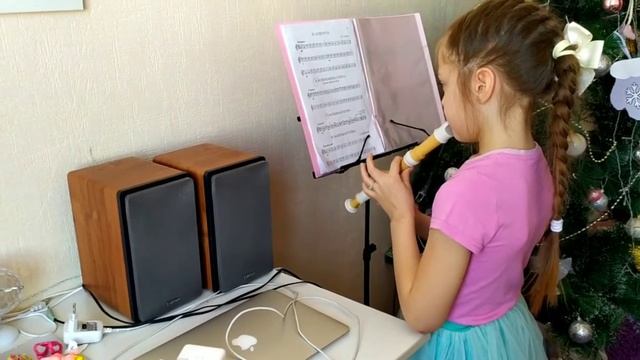МАРГАРИТА ГОТОВИТСЯ К УРОКУ ПО ФЛЕЙТЕ// ВО ПОЛЕ БЕРЕЗА СТОЯЛА смотреть онлайн