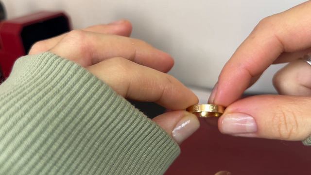 Распаковка, обзор и чистка кольца Cartier Love Ring Small 2023 смотреть онлайн
