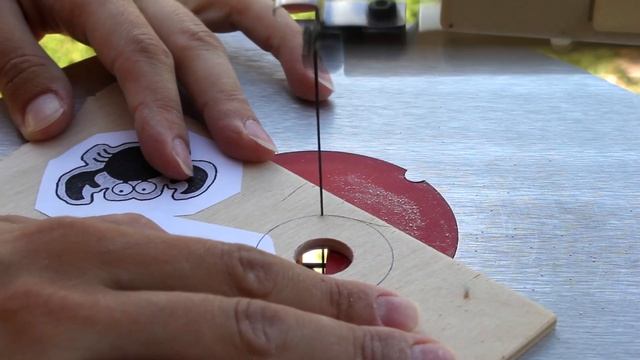Выпиливание из фанеры круг. Scroll sawing a circle. смотреть онлайн