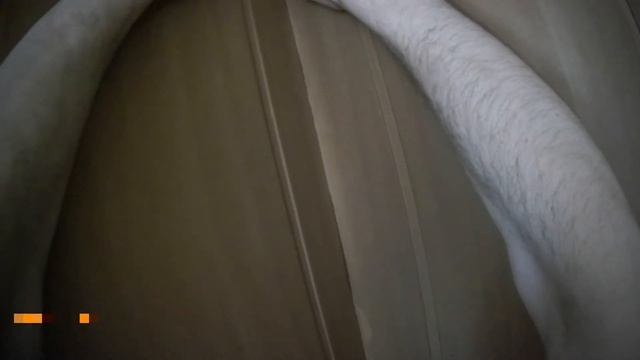 Потолочный плинтус. Как делать углы. Нюансы поклейки на неровные стены. смотреть онлайн