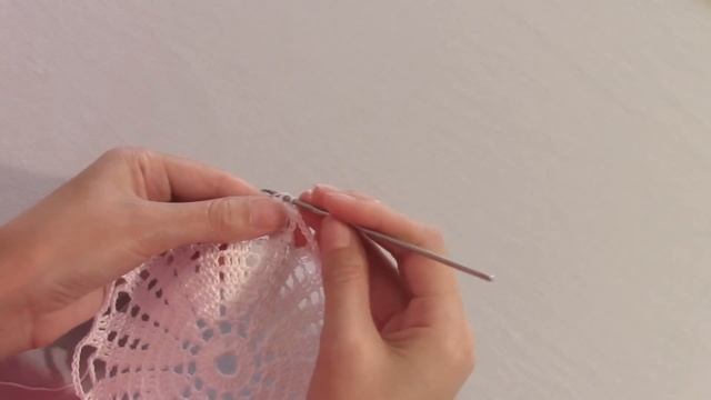 Ажурная салфетка крючком/Crochet Flower Doily For Beginners смотреть онлайн