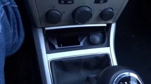 Как поменять предохранитель прикуривателя на Опель Астра Н   Opel Astra H ?