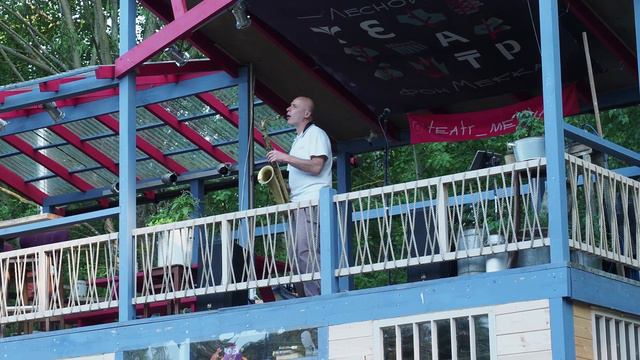 The pond, the sax and a pleasant evening in Kratovo смотреть онлайн