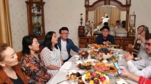 Dimash's parents sing with friends | Родители Димаша поют с друзьями | 迪玛希