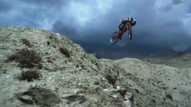 Супер крутые трюки на горном велосипеде! смотреть онлайн