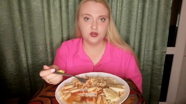 Мукбанг/Mukbang. Куриное суфле с макаронами и аджикой.